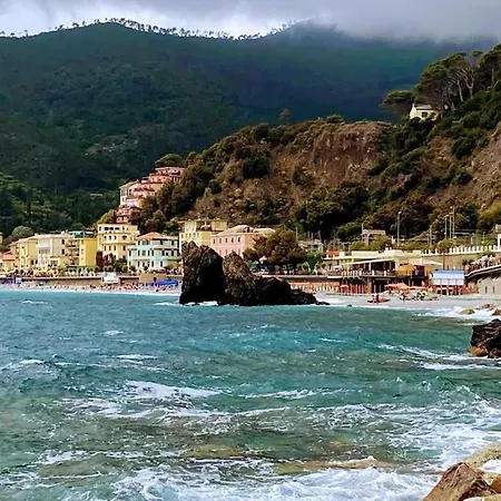 Cinque Terre 6 Person Campsite Chalet 326 Near Sea Alpehytte